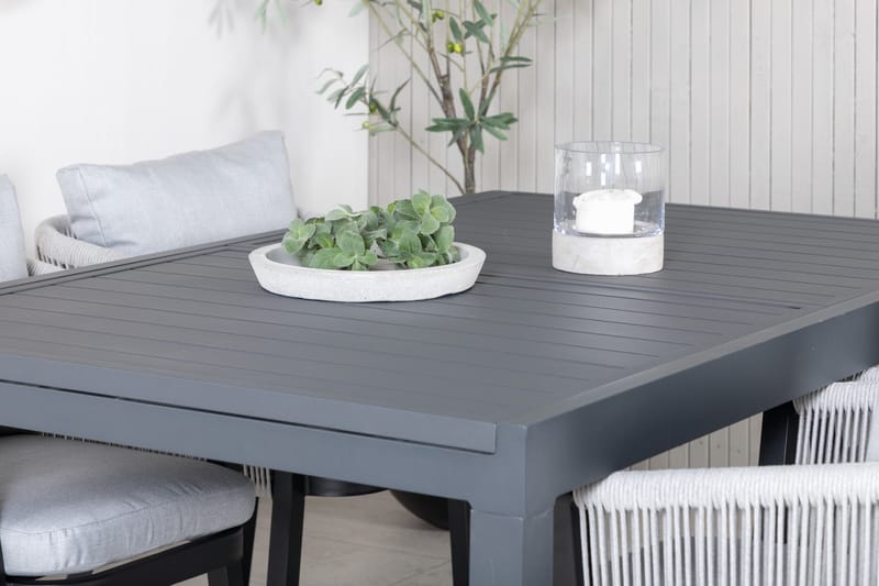 Mathilda Spisebord med 4 Vanja Spisestoler - Hagemøbler - Utegruppe - Spisegrupper hage