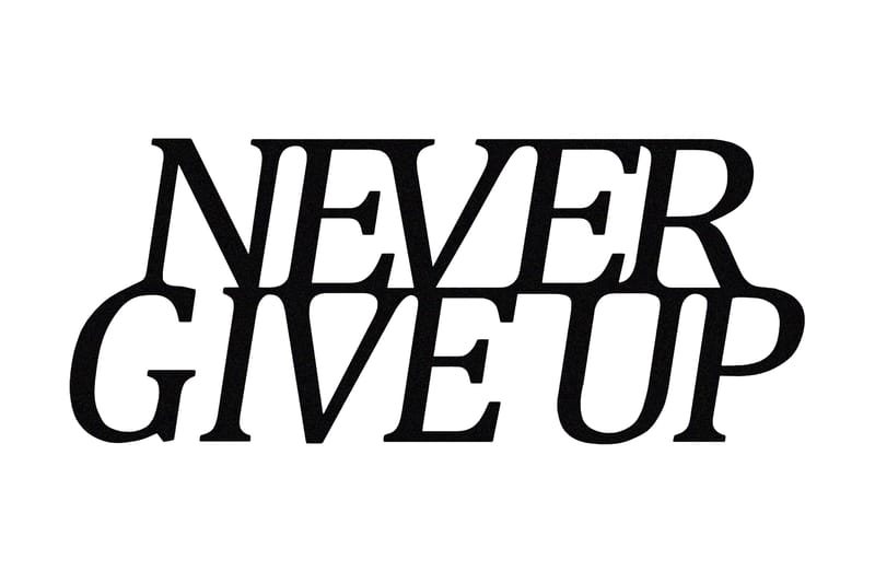 Never Give Up Veggdekor - Svart - Innredning - Veggdekorasjon - Skilt - Metallskilt