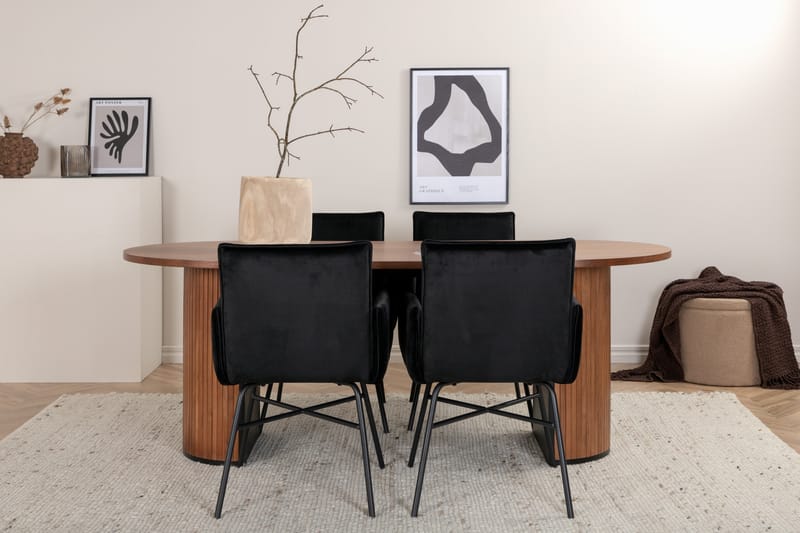 Bianca ovalt Spisebord med 4stk Pippi Spisestol - Møbler - Bord - Spisegrupper