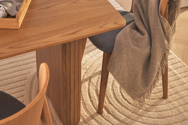 Nixrai Spisebord 200 cm med 4 Jerup Spisestoler - Eik - Møbler - Bord - Spisegrupper