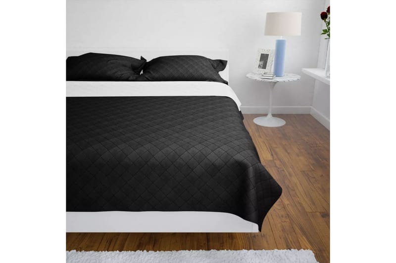 Tosidig vattert sengeteppe svart/hvit 230 x 260 cm - Svart/Hvit - Tekstiler - Sengetøy - Sengeteppe - Sengeteppe dobbeltseng